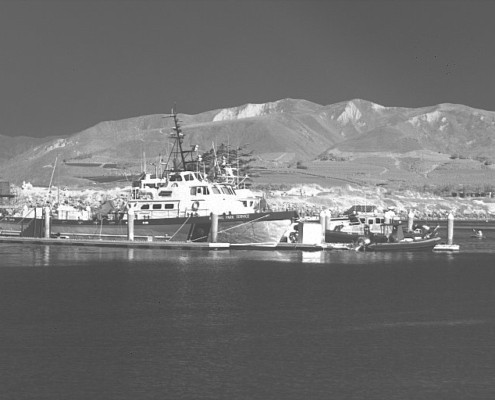 Aetos™ eSWIR (Extended Shortwave Infrared) of boats in harbor and mountains in background