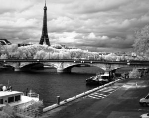 Attollo Engineering Phoenix SWIR camera core with 5 micron pixel pitch and low SWaP (Size, Weight and Power). Image of Paris, France.